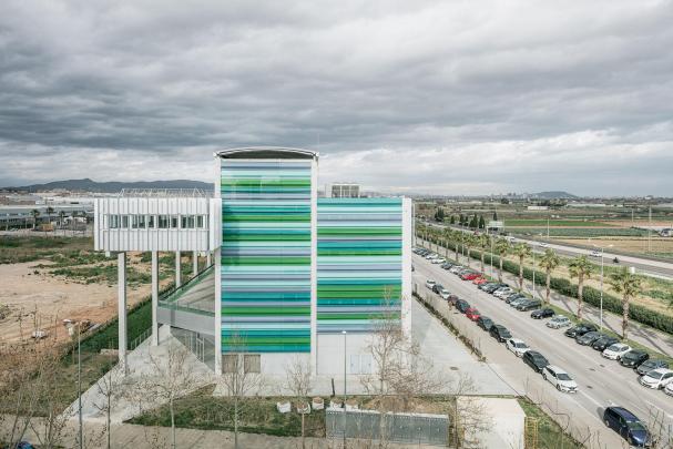 Edificio Gonsi Socrates de Viladecans, una de las joyas arquitectónicas de su parque de negocios, obra de Pich-Aguilera Architects y diseñado con criterios de economía curcular.