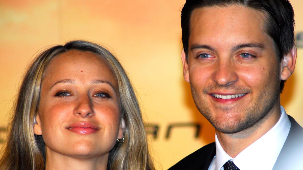 De Spider-Man... ¿a sacerdote? Tobey Maguire oficia la boda de su exesposa Jennifer Meyer en Hawái