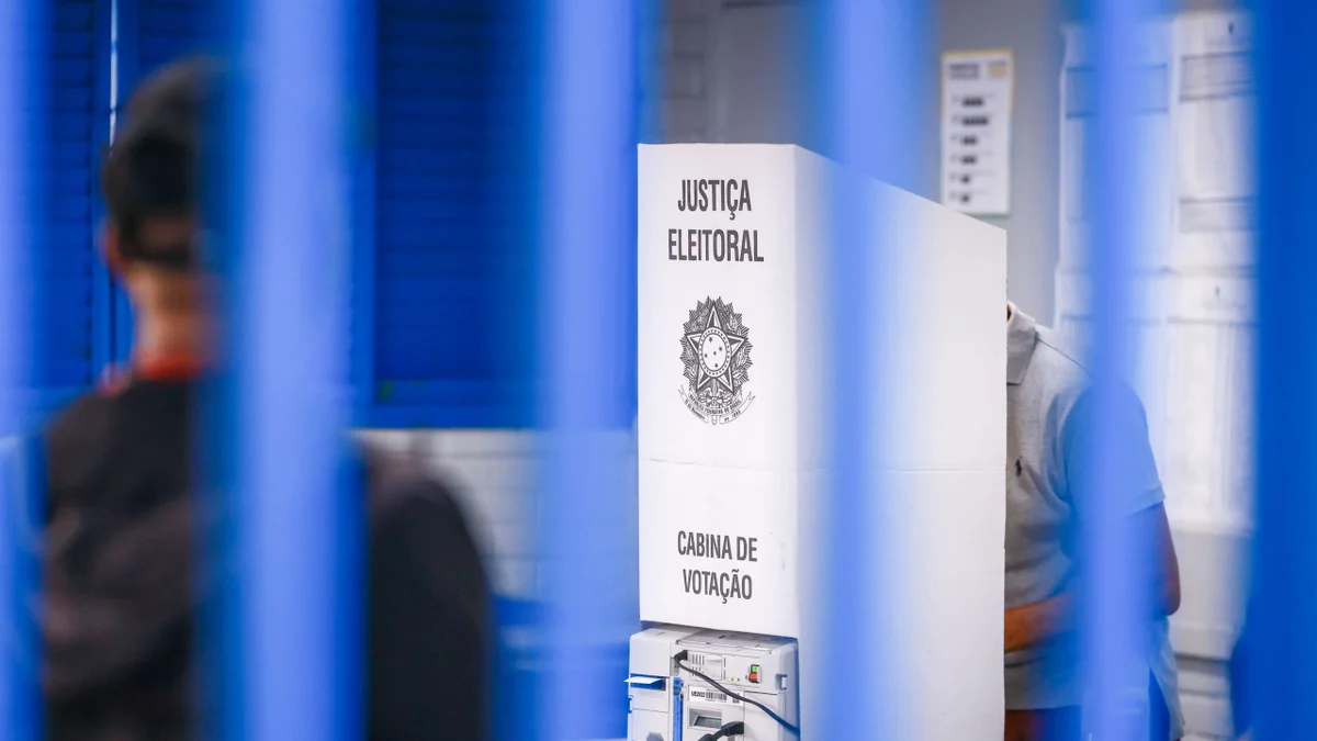 Mais da metade dos partidos não supera "nota de corte" e perde fundo e TV