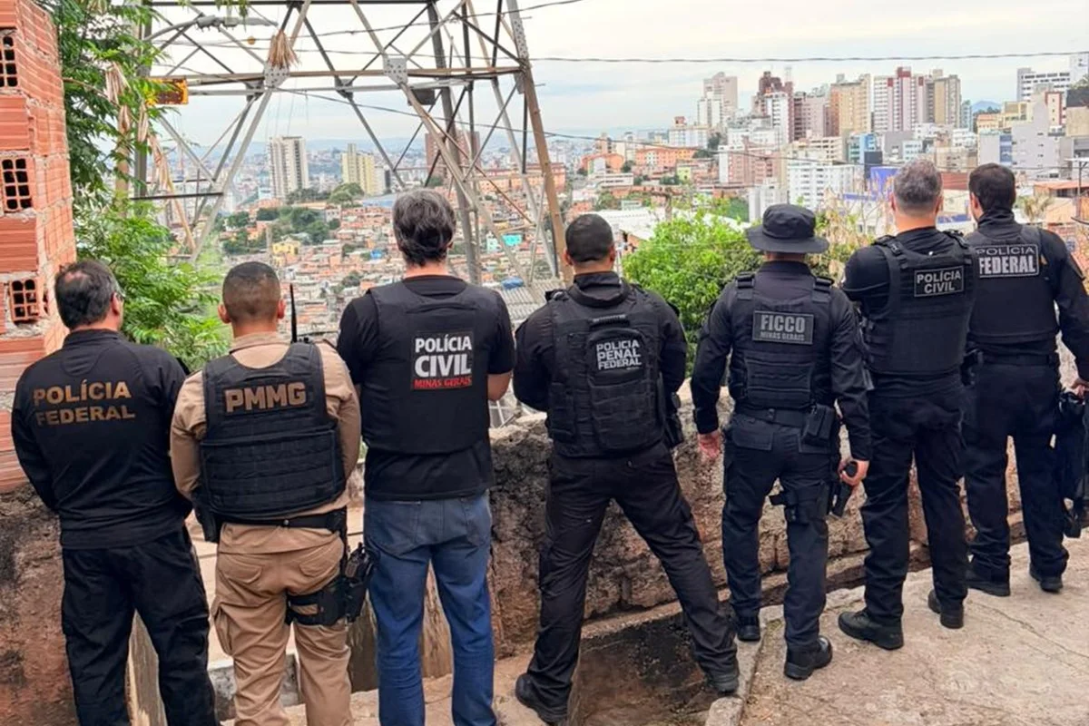 Ação contra tráfico e armas atinge facção no Morro das Pedras, em BH