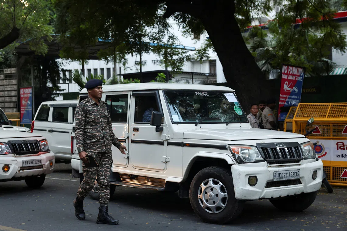 Nova Deli bloqueada em preparação para protesto juvenil contra o chefe das eleições indianas