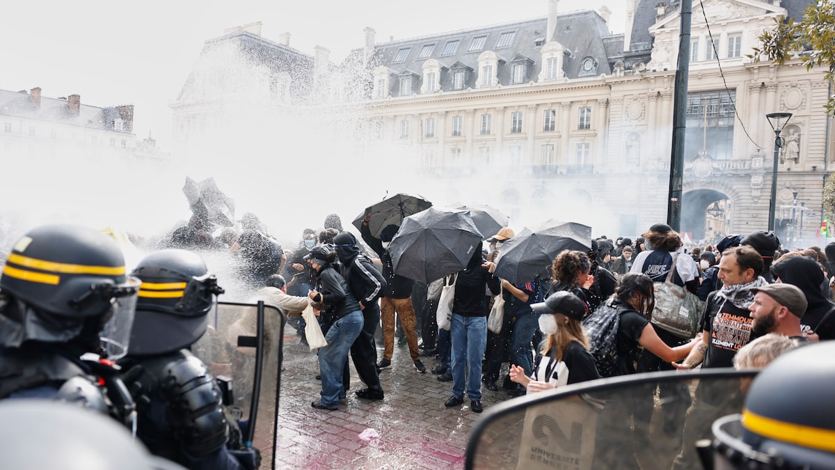 França tem dia nacional de protestos e atos estudantis se multiplicam pelo país