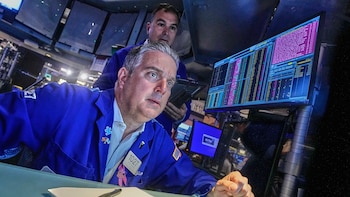Wall Street revierte las pérdidas iniciales y cierra en alza