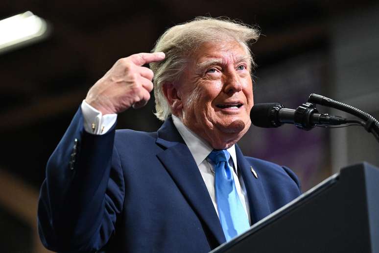 Trump volta a se pronunciar sobre eleição no Brasil: ‘muito acirrada’