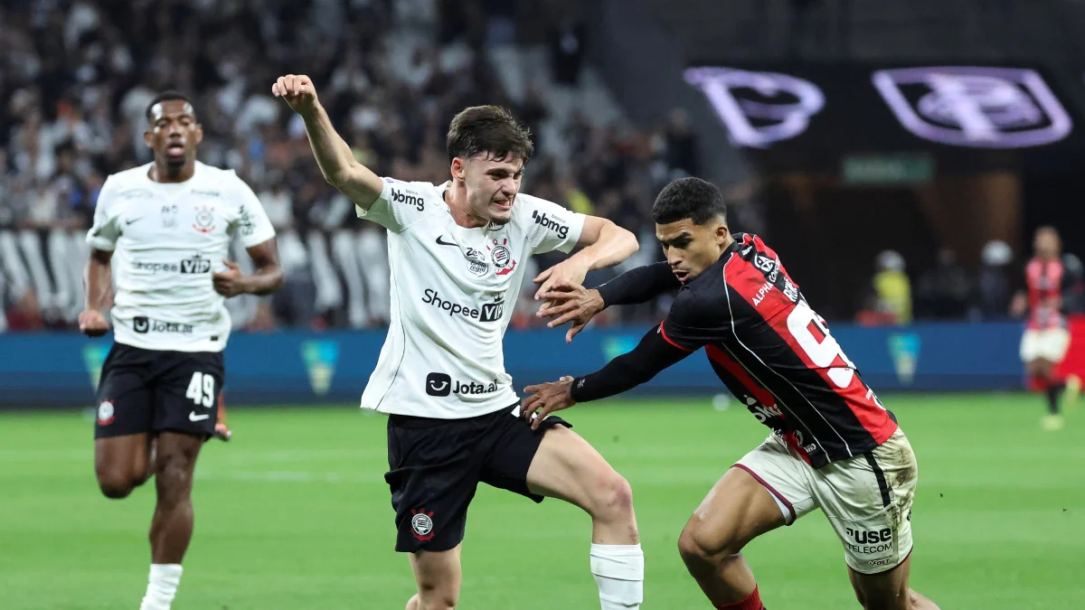 Com polêmica, Corinthians empata com Vitória e chega a 10 jogos sem vencer