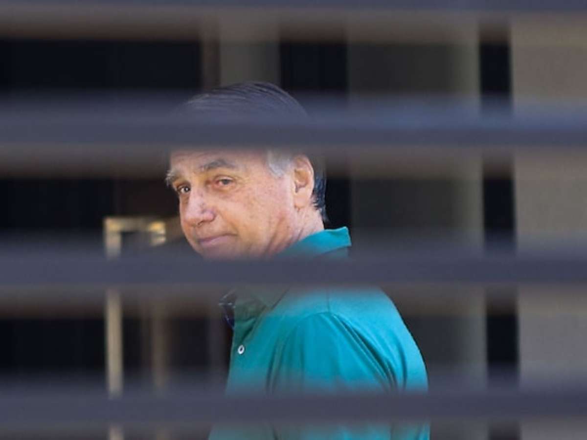 Se Flávio Bolsonaro ganhar eleição, ele pode tirar o pai da prisão? Entenda