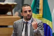 Imagem da matéria: Celina oferece cargo a deputado do PL para bancada do DF ter uma mulher