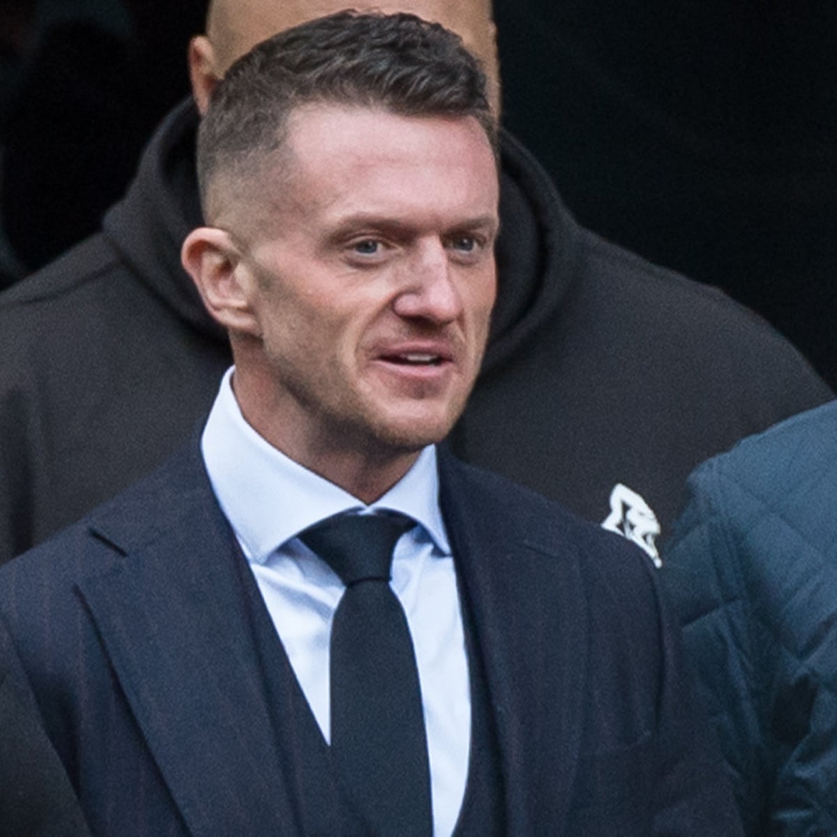 Jornalistas foram forçados a fugir de suas casas após Tommy Robinson compartilhar imagens de onde viviam online, informou o tribunal