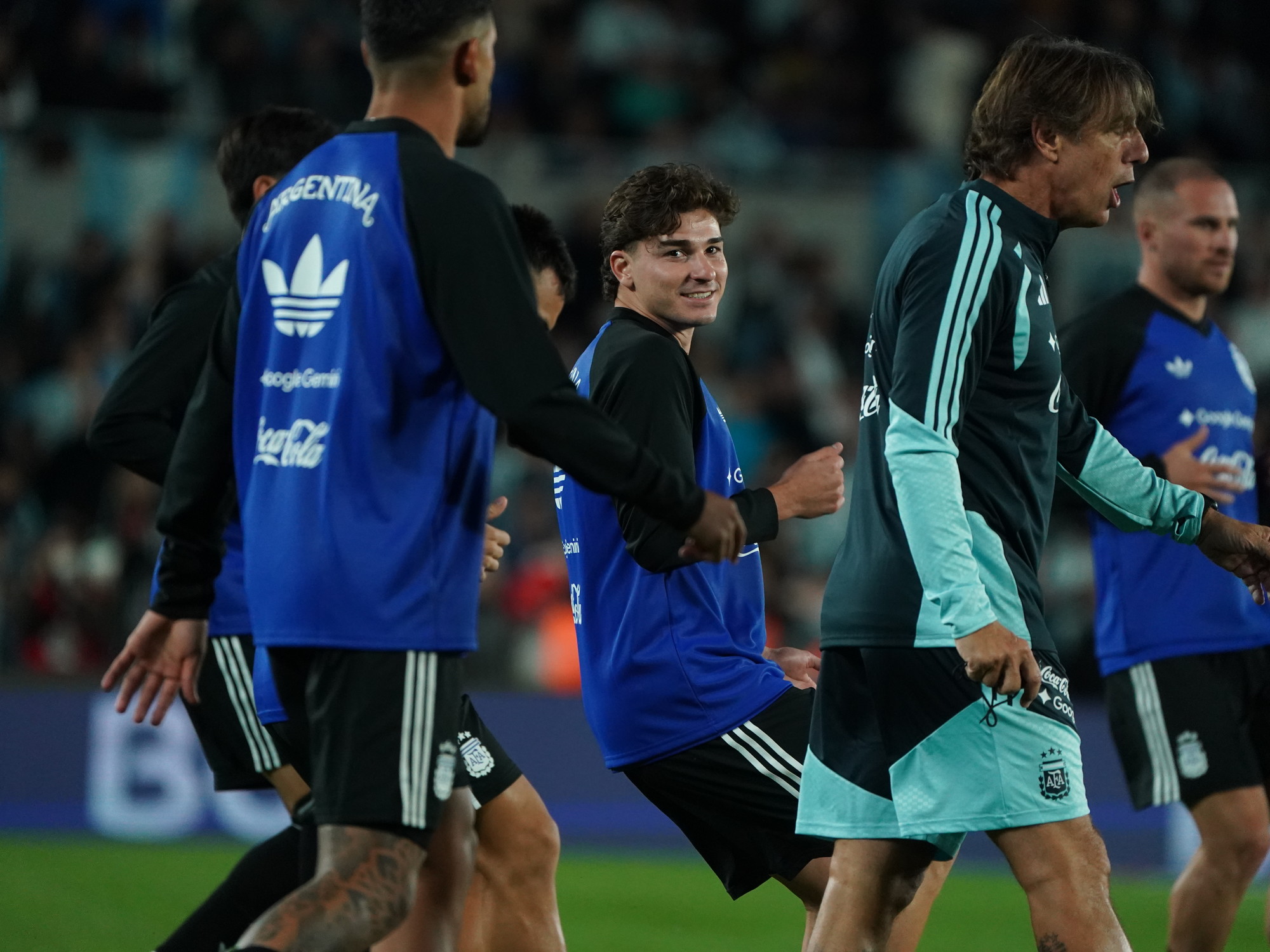 Julián Alvarez tirou a máscara e voltou a celebrar um gol após 84 dias: do calvário do Atlético de Madrid ao sorriso com a Seleção Argentina