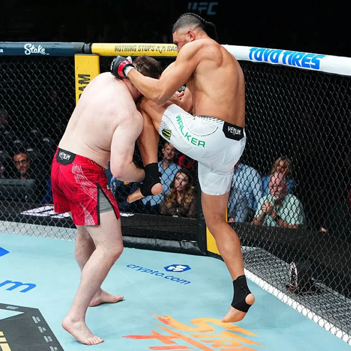 Card preliminar do UFC 332 tem seis nocautes em sete lutas