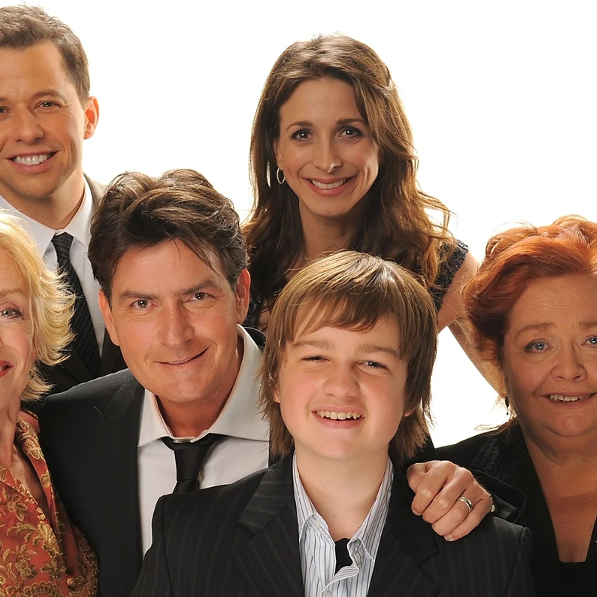 Estrela de Two and a Half Men detona salários da série: "Nunca pagaram bem"